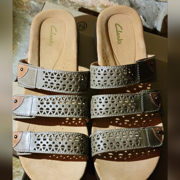 NWT Clarks Sandals/Mules Sz. 11 W - Picture 2 of 9